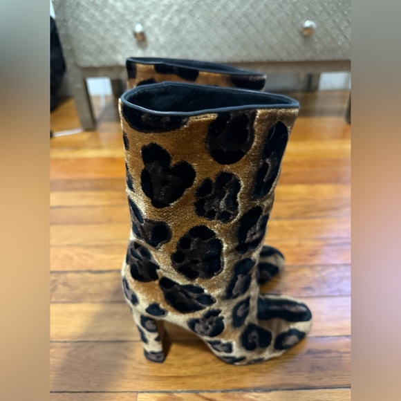 Dolce and Gabbana Leopard Print Heeled Booties size 37 - Picture 6 of 11